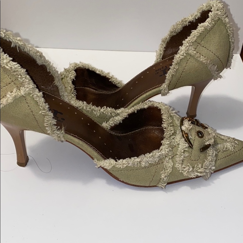 Richard Tyler Canvas Pumps Unique and Edgy - Picture 5 of 5